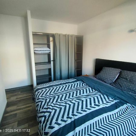 Chambre Dans Maison Plain-Pied Moderne Roanne Bagian luar foto