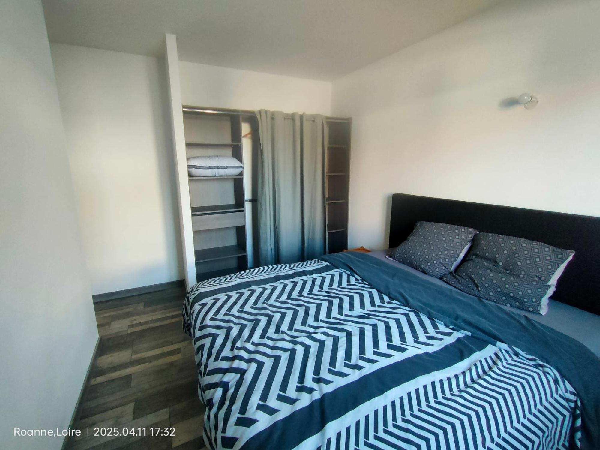 Chambre Dans Maison Plain-Pied Moderne Roanne Bagian luar foto